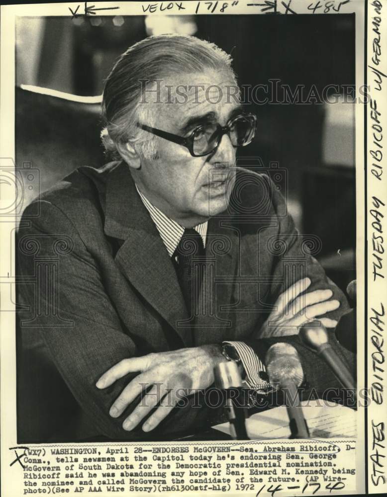 1972 Press Photo Senator Abraham Ribicoff Endorses George McGovern for President