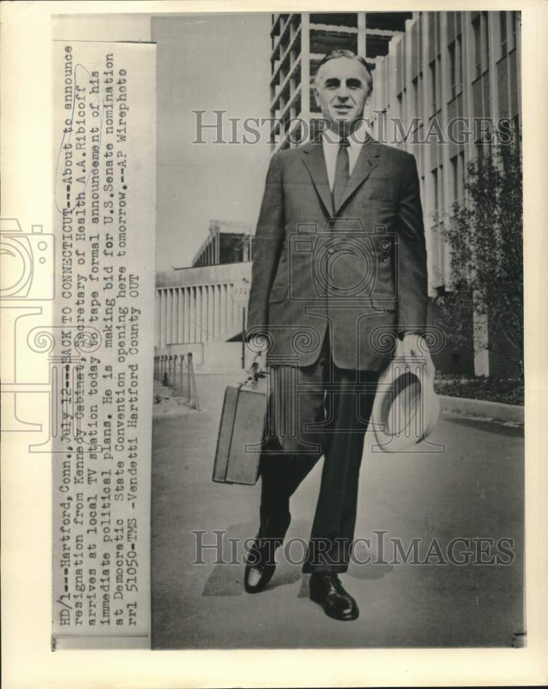 1962 Press Photo HEW Secretary A.A. Ribicoff arrives at Hartford TV station
