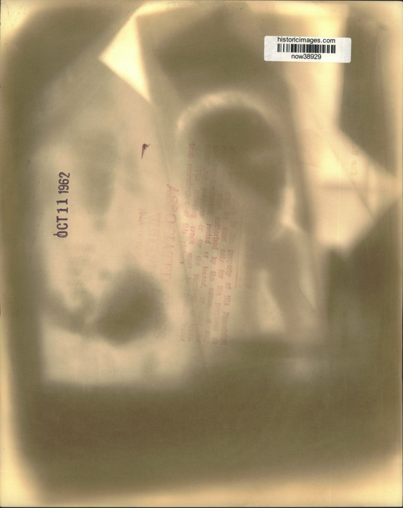 1962 Press Photo Abraham Ribicoff waves as campaigning in Connecticut for senate