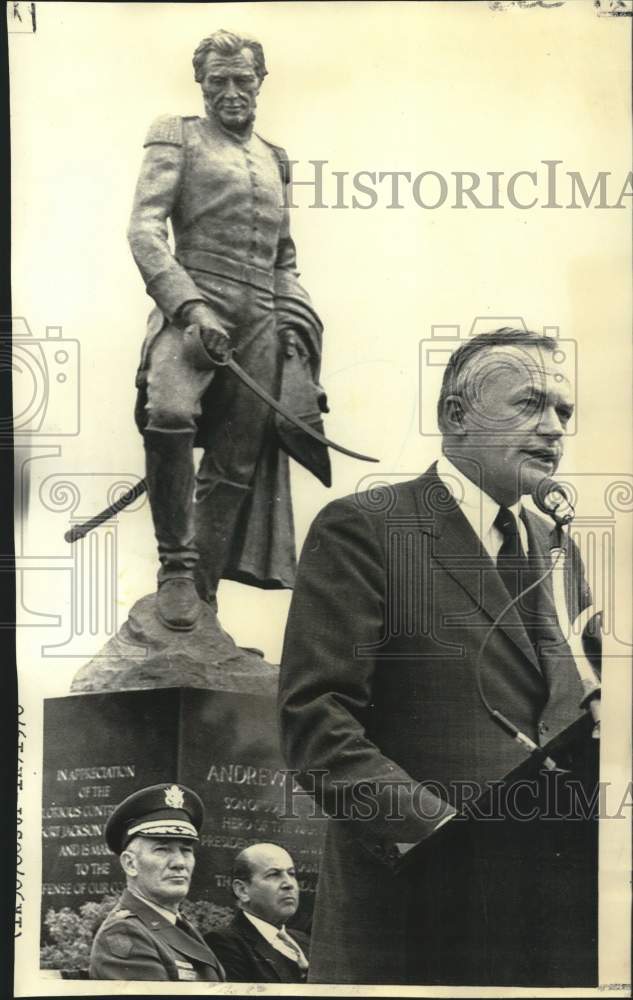 Load image into Gallery viewer, 1970 Press Photo Stanley Resor at Andrew Jackson memorial dedication ceremony
