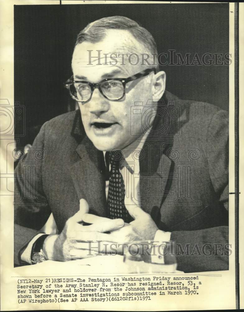 Load image into Gallery viewer, 1970 Press Photo Stanley Resor shown before Senate investigation hearing
