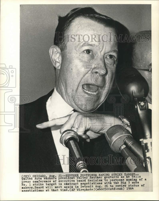 1964 Press Photo United Auto Workers President Walter Reuther at news conference