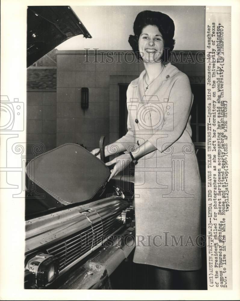 Load image into Gallery viewer, 1964 Press Photo Lynda Bird Johnson leaves University of Texas campus for D.C.

