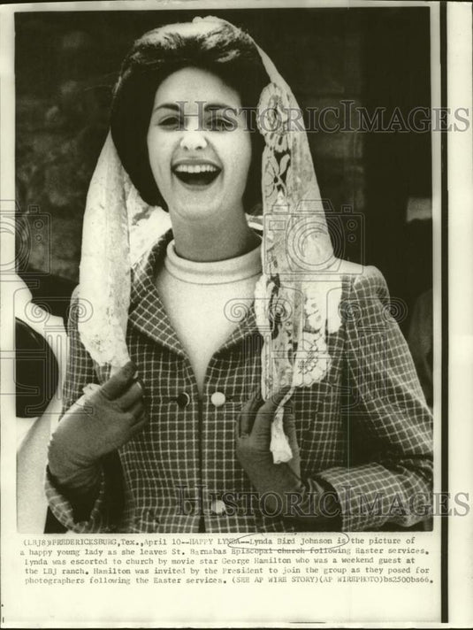 1966 Press Photo Lynda Bird Johnson leaves St. Barnabas Episcopal church in TX