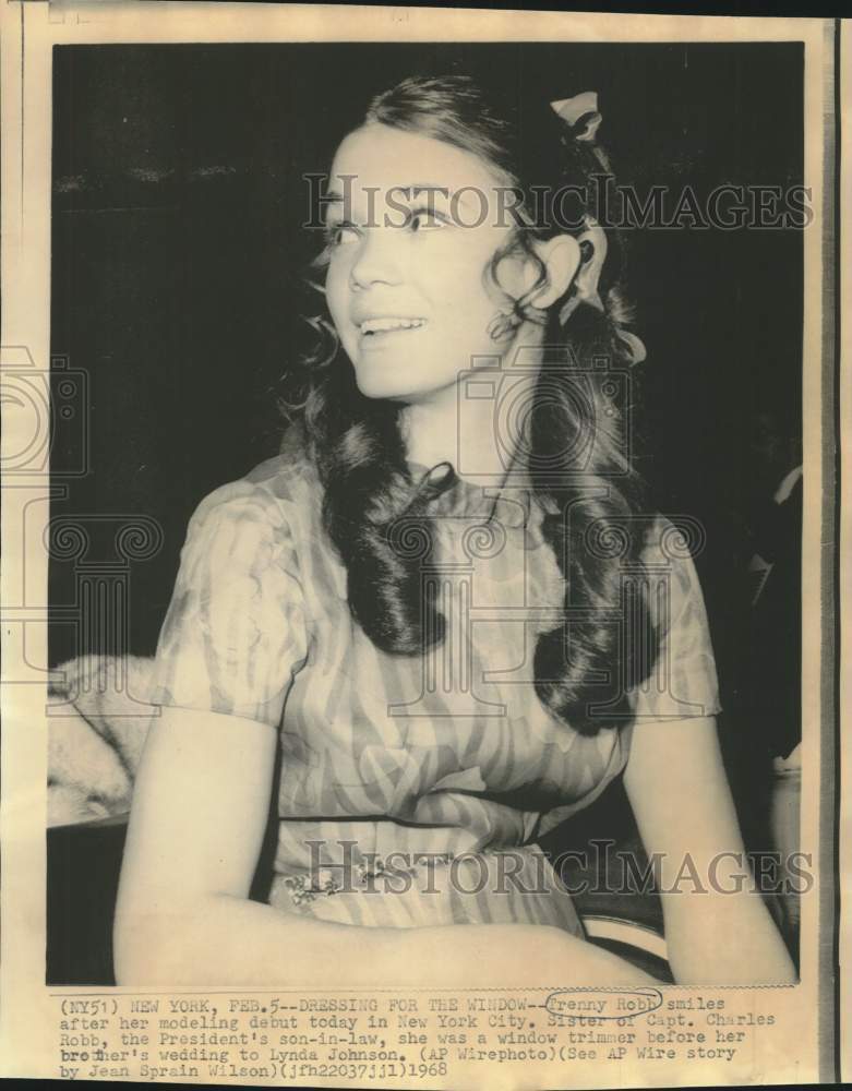 1968 Press Photo Trenny Robb Smiles after New York Modeling Debut - now39016