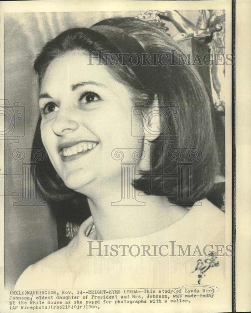 1966 Press Photo Lynda Bird Johnson poses for photographs at White House