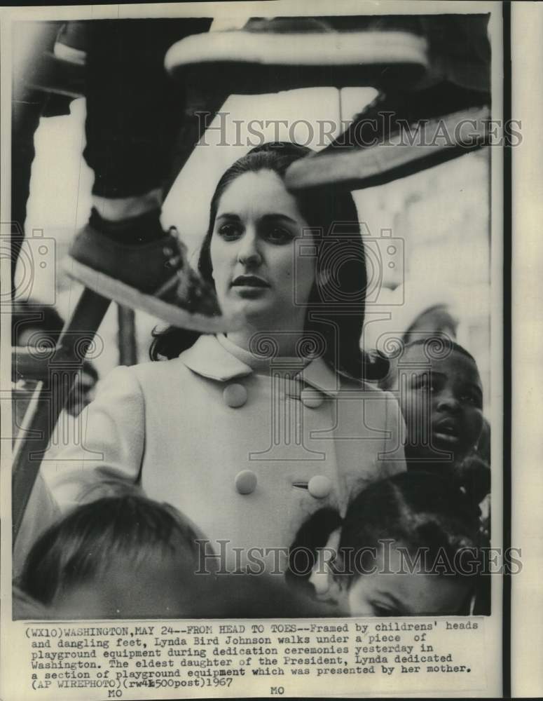 Load image into Gallery viewer, 1967 Press Photo Lynda Bird Johnson with children at playground dedication

