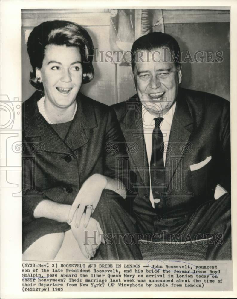 1965 Press Photo John Roosevelt and bride Irene aboard Queen Mary - now39085