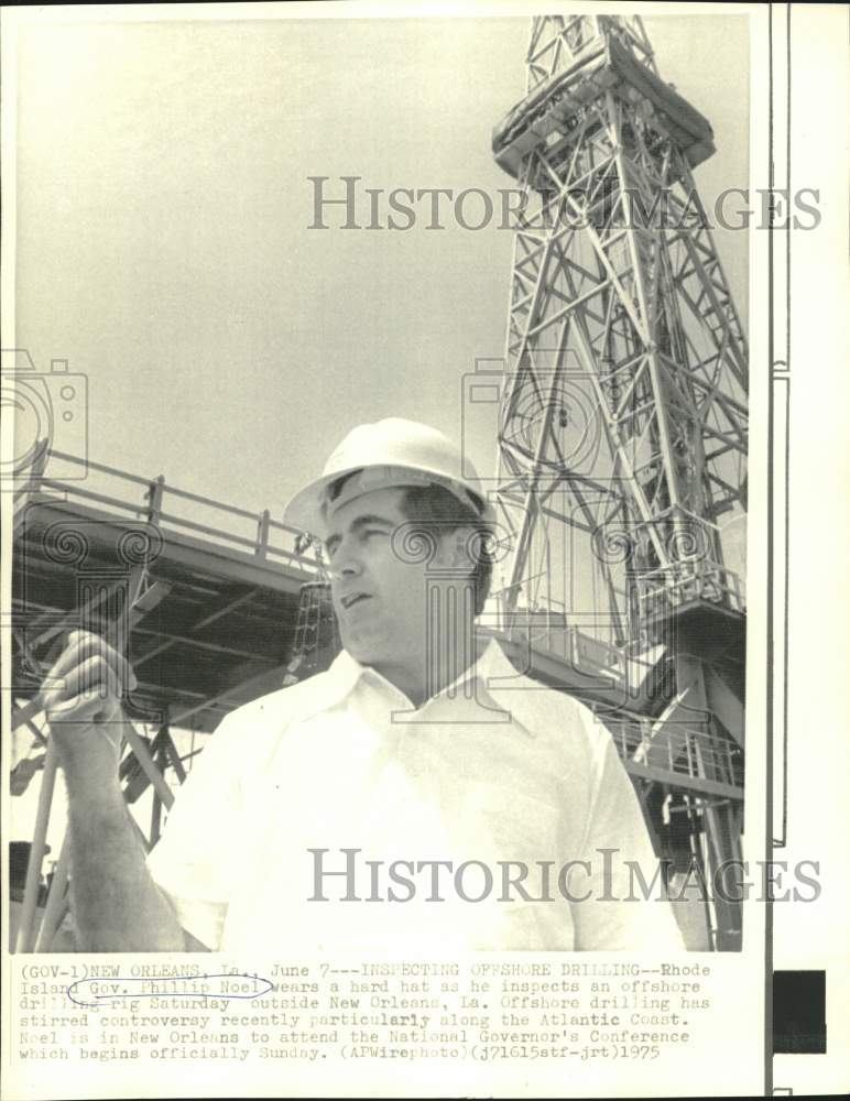 1975 Press Photo Rhode Island Governor Phillip Noel tours offshore drilling rig