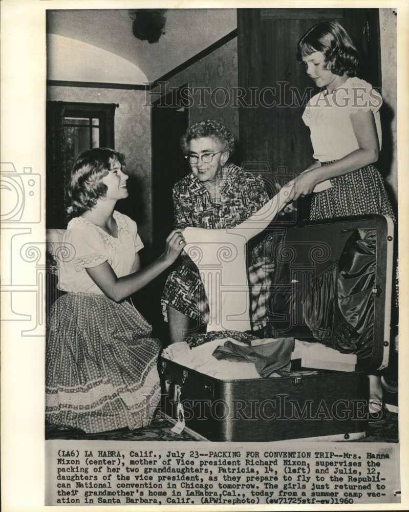 Load image into Gallery viewer, 1960 Press Photo Hanna Nixon helps granddaughters pack for Chicago convention
