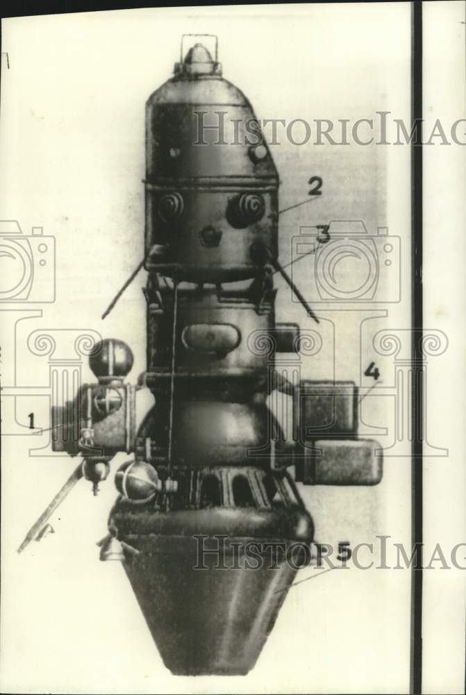 Load image into Gallery viewer, 1966 Press Photo Pravda published drawing of world's first moon sputnik, Luna 10
