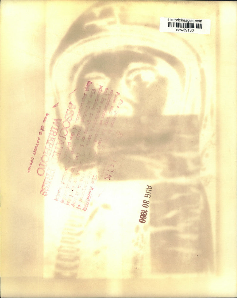 Load image into Gallery viewer, 1960 Press Photo Space helmet and suit intended for Soviet astronauts
