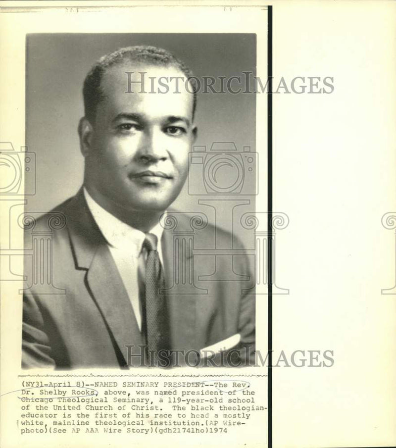 Load image into Gallery viewer, 1974 Press Photo Chicago Theological Seminary President Dr. Shelby Rooks
