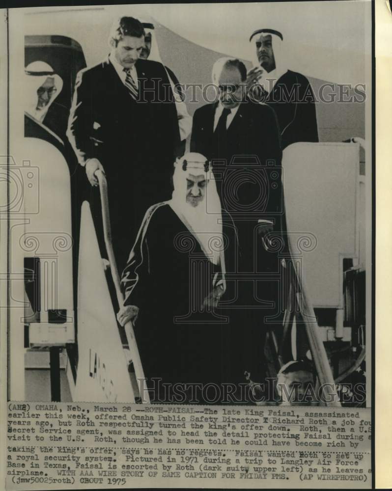 Load image into Gallery viewer, 1971 Press Photo King Faisal escorted by Richard Roth at Texas' Langley AFB
