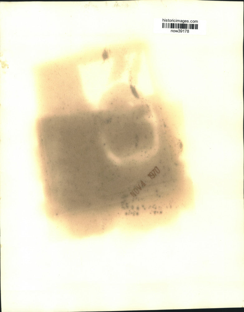 1970 Press Photo Representative Richard Roudebush and wife vote in Indiana