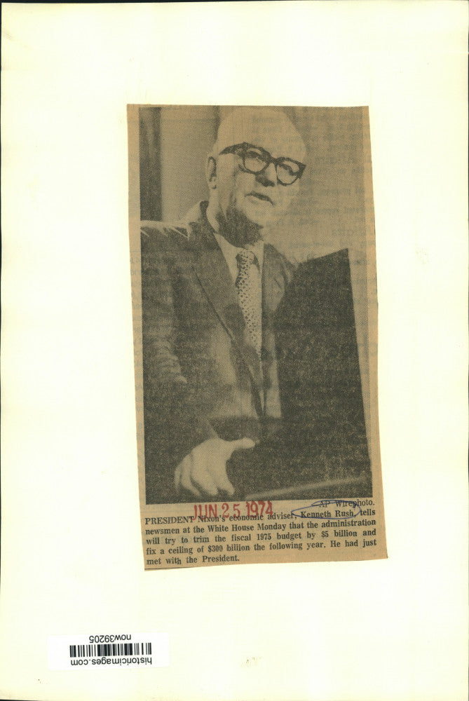 Load image into Gallery viewer, 1974 Press Photo President Nixon's Economic Adviser Kenneth Rush Talks Budget
