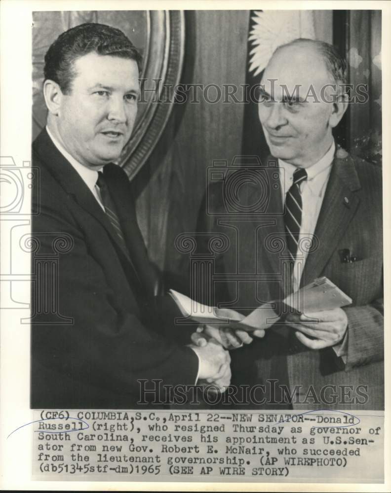 Load image into Gallery viewer, 1965 Press Photo Donald Russell receives Senate appointment from Robert McNair
