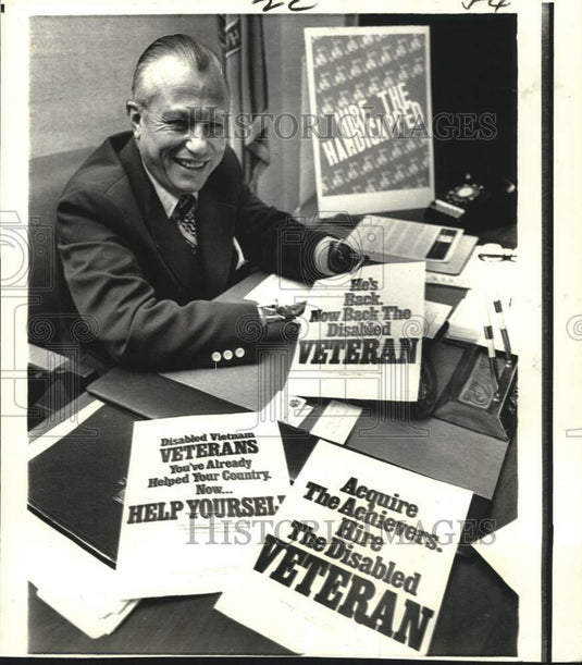 Press Photo Physically handicapped chairman Harold Russell at Washington office