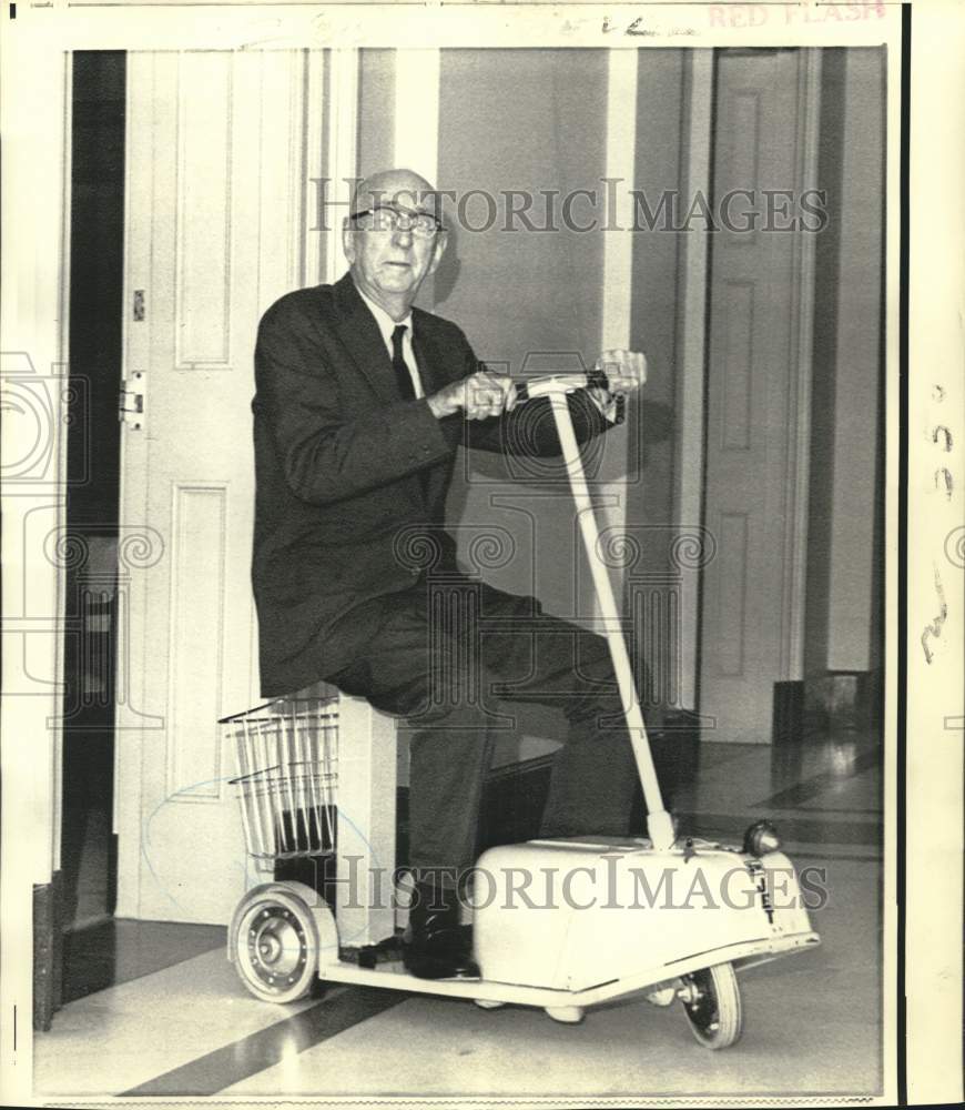 1970 Press Photo Senator Richard Russell, Jr., rides scooter - now39240
