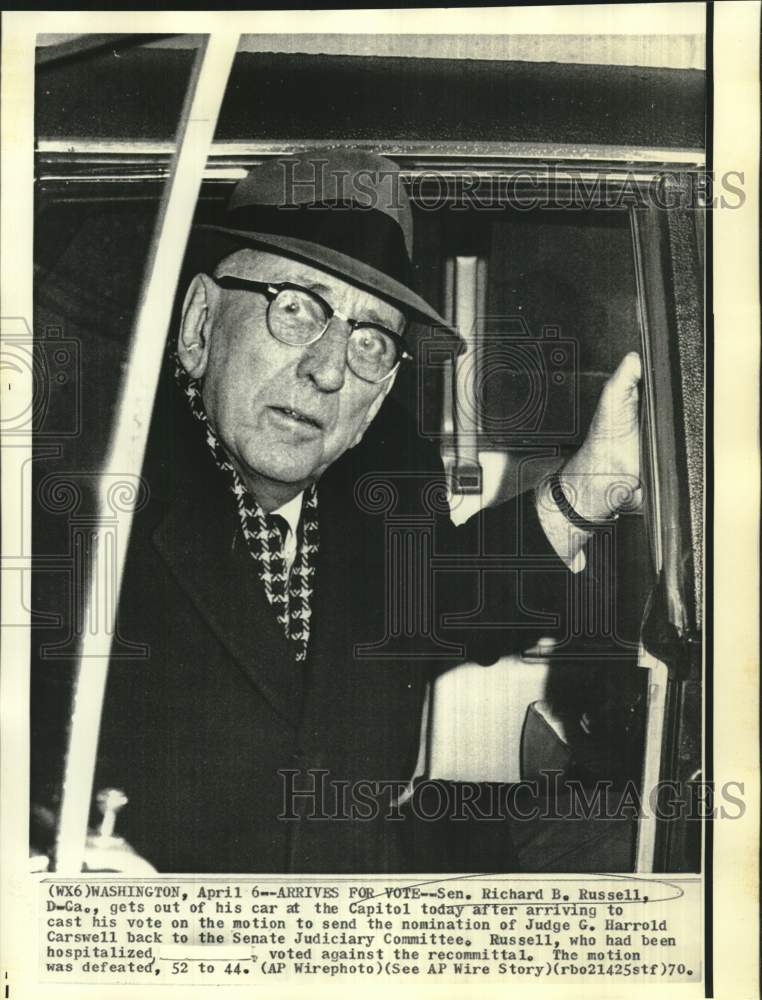 Load image into Gallery viewer, 1970 Press Photo Senator Richard Russell arrives at Capitol to cast vote
