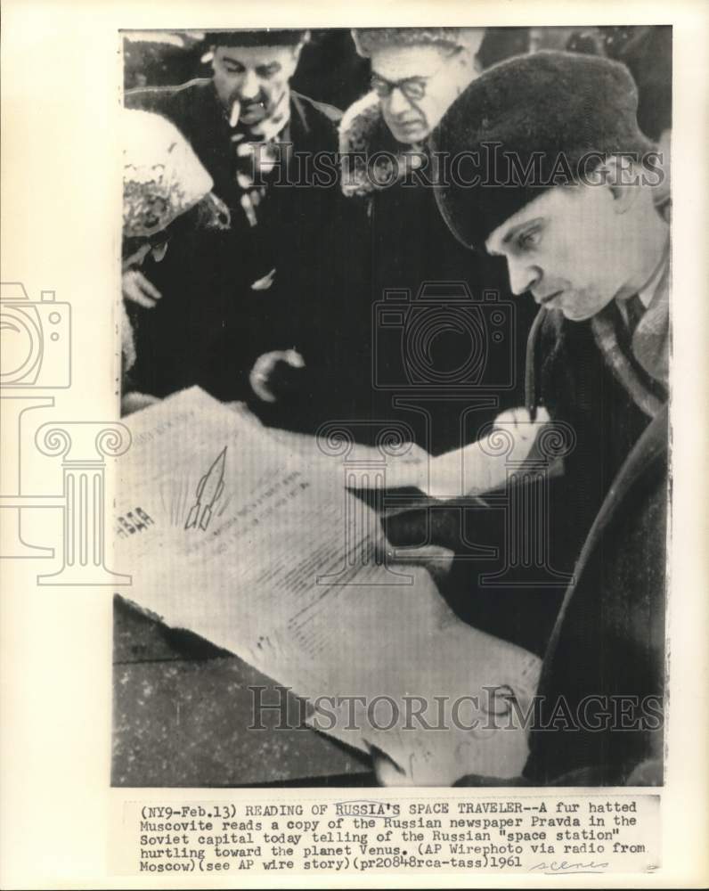 1961 Press Photo Muscovite Reads of Russian Space Station en route to Venus