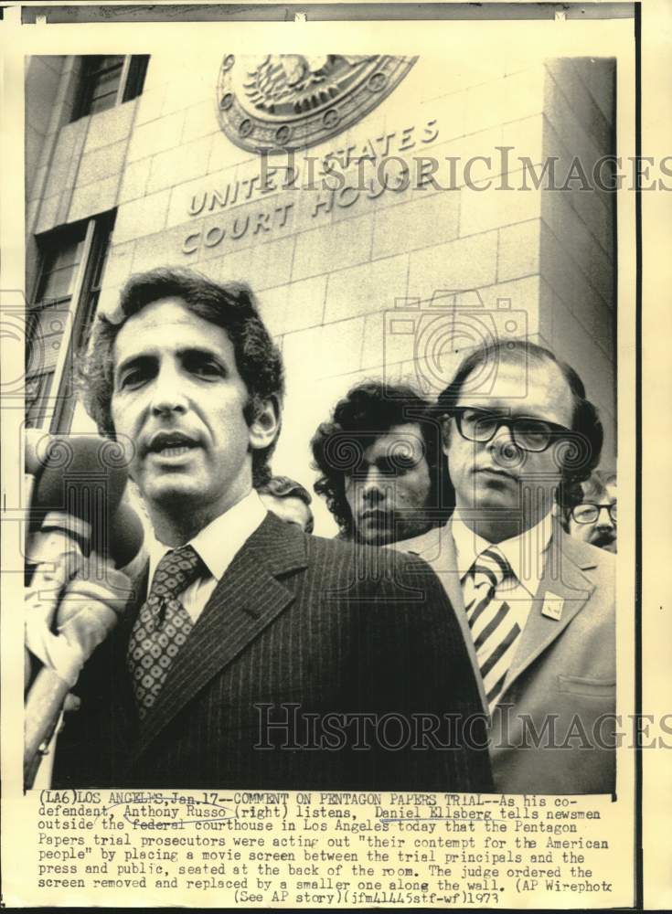 Load image into Gallery viewer, 1973 Press Photo Pentagon Papers defendants Daniel Ellsberg and Anthony Russo

