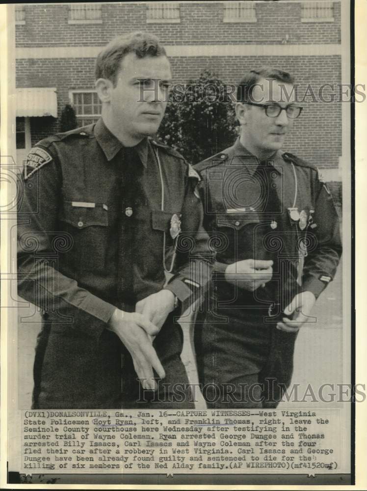 Load image into Gallery viewer, 1974 Press Photo Hoyt Ryan and Franklin Thomas leave Seminole County Courthouse
