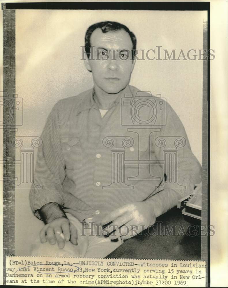 1969 Press Photo Robbery suspect Vincent Russo smokes a cigarette in prison, NY.