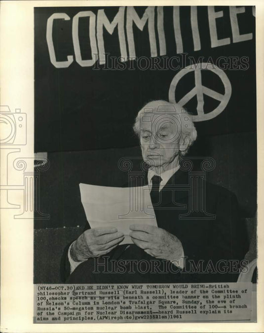 1961 Press Photo British philosopher Earl Russell reviews his speech in London