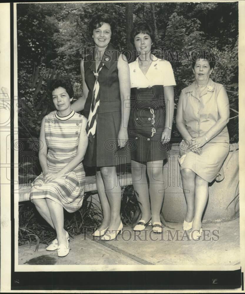 1969 Press Photo GOP Woman and the Year Mrs. I.W. Russek and Federation members