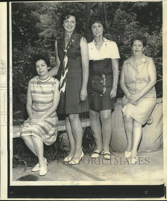 1969 Press Photo GOP Woman and the Year Mrs. I.W. Russek and Federation members