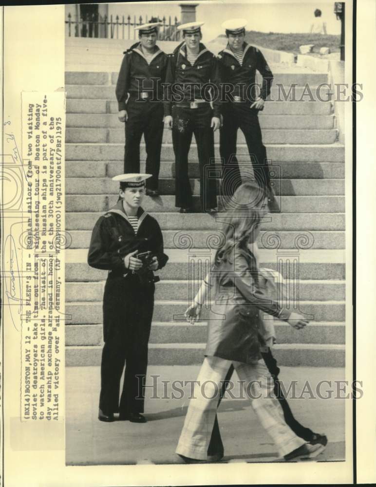 Load image into Gallery viewer, 1975 Press Photo Russian sailors watch American girls during Boston tour
