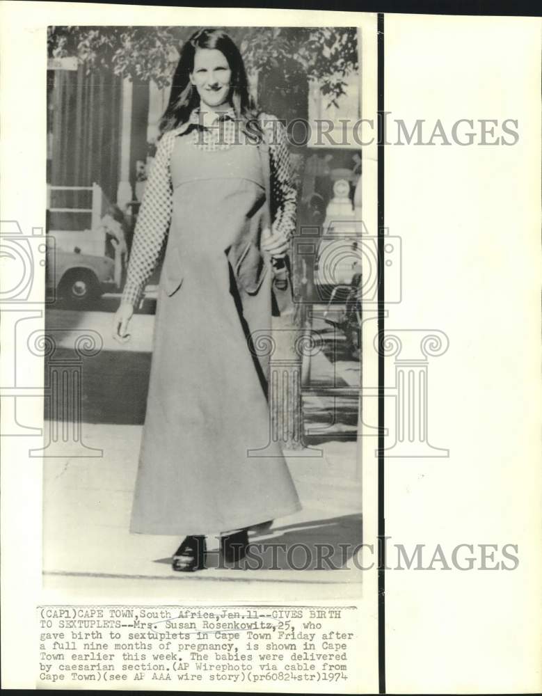 1974 Press Photo Mother of sextuplets Susan Rosenkowitz shown in Cape Town