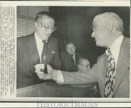 1976 Press Photo Federal, Congressional Leaders Talk Value of Dollar, Washington