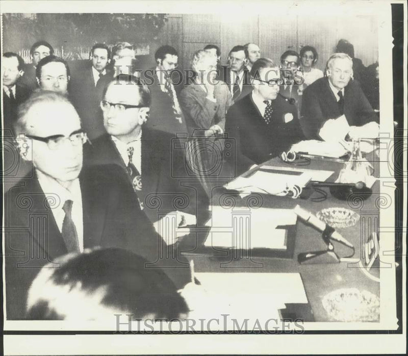 Load image into Gallery viewer, 1973 Press Photo Soviet, American Delegates at European Troop Reduction Meeting
