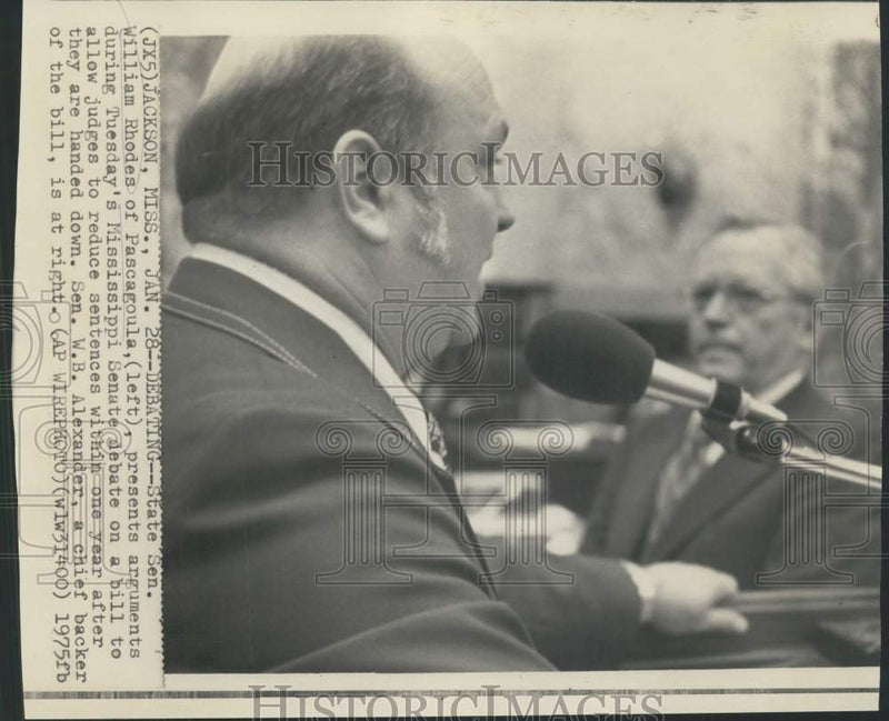 Load image into Gallery viewer, 1975 Press Photo Senators William Rhodes and W.B. Alexander at MS Senate debate
