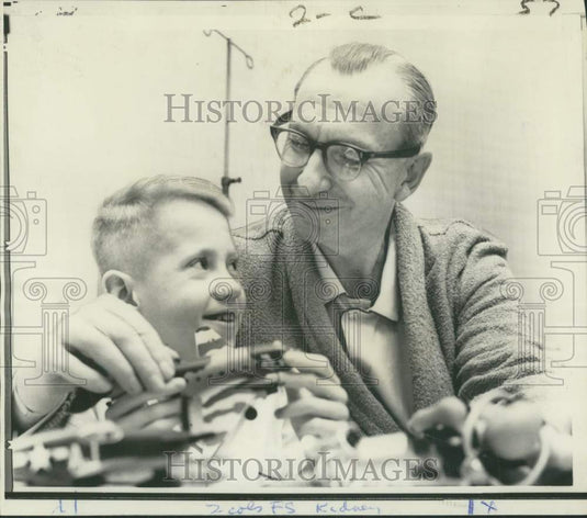 1968 Press Photo James and Bill Puckett at Atlanta hospital before surgery