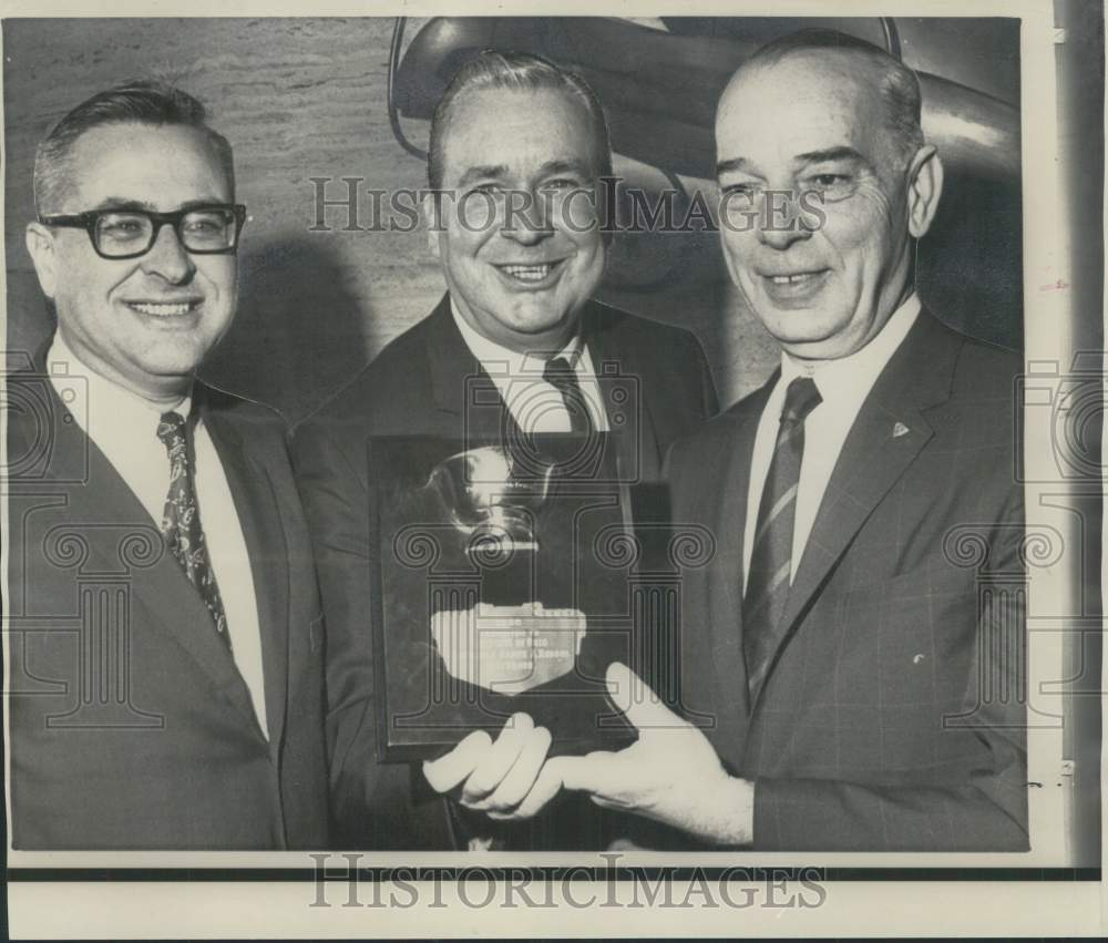 1967 Press Photo William West presents award to Ohio Governor James Rhodes