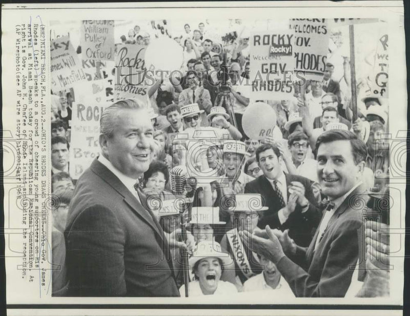 Load image into Gallery viewer, 1968 Press Photo Ohio's James Rhodes speaks to cheering crowd at GOP Convention
