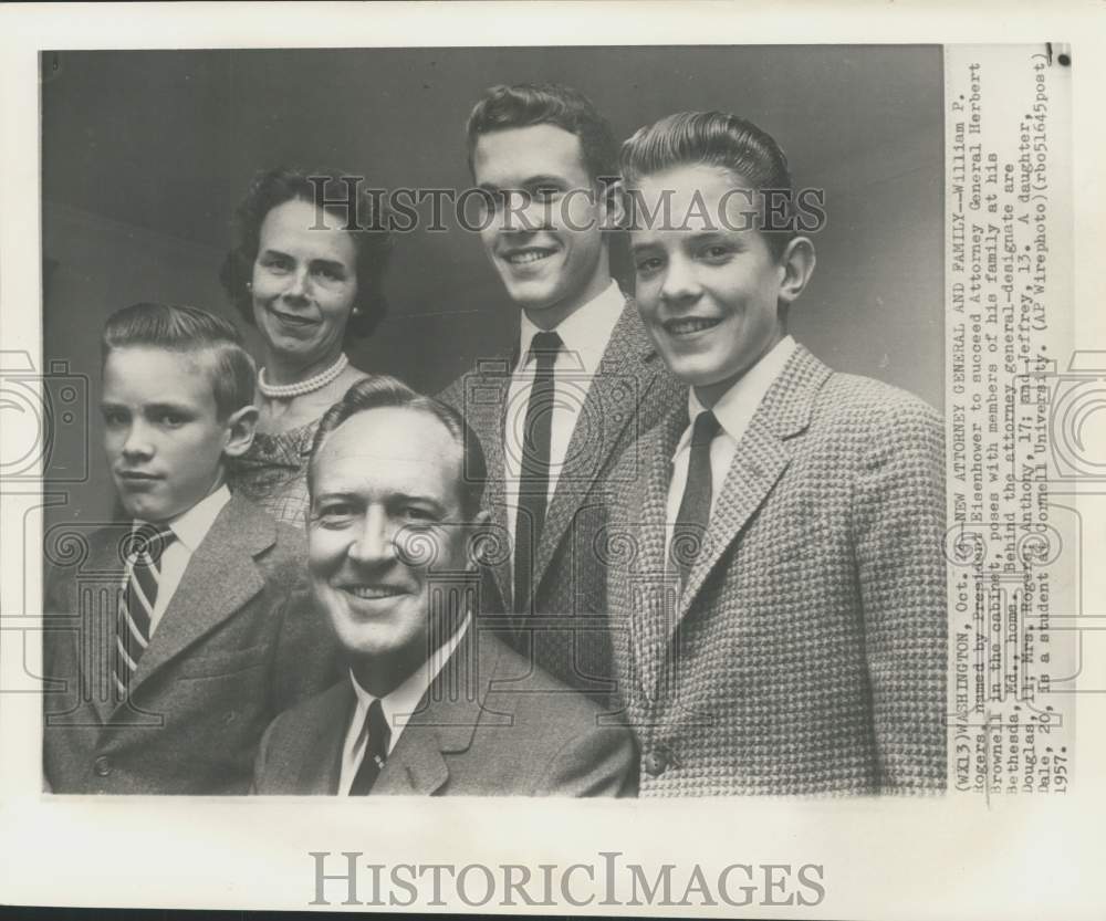 1957 Press Photo Attorney General William Rogers poses with his family, Maryland