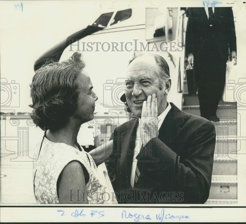 1971 Press Photo Sec. of State William Rogers is greeted by his wife, Wash. D.C.