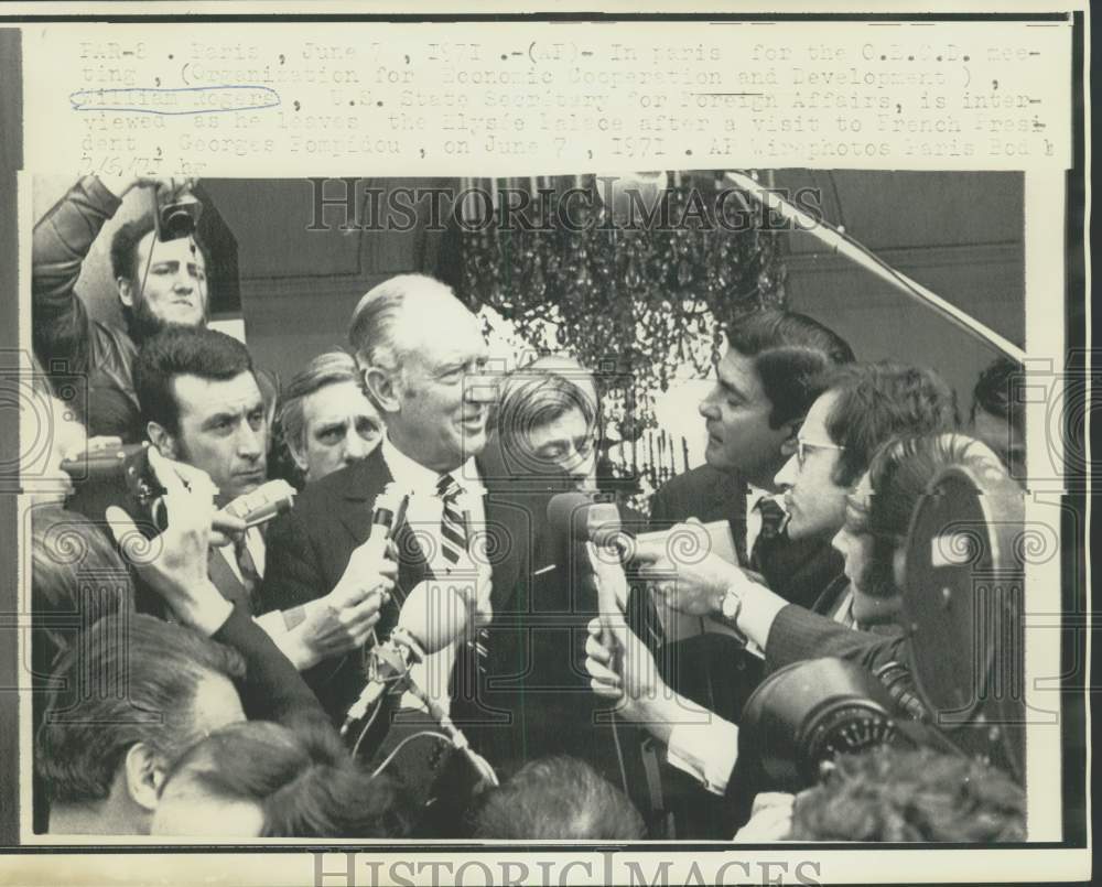 1971 Press Photo William Rogers interviewed leaving Elysee Palace in Paris