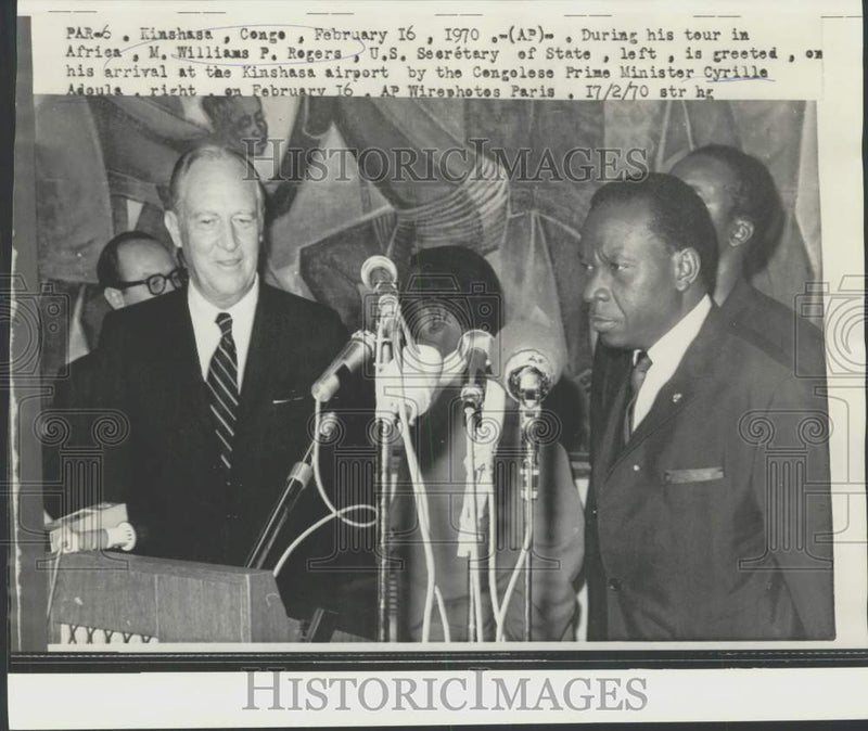 Load image into Gallery viewer, 1970 Press Photo William Rogers greeted by Cyrille Adoula at Kinshasa airport
