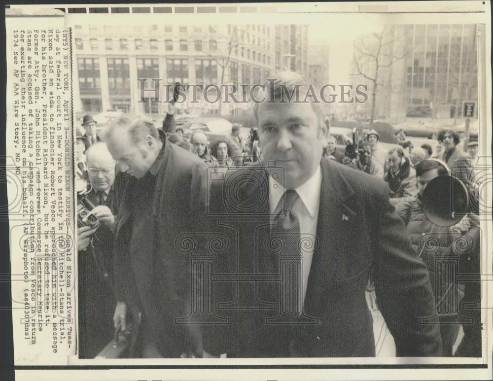 1974 Press Photo President Nixon's Brother Donald Arrives New York Federal Court
