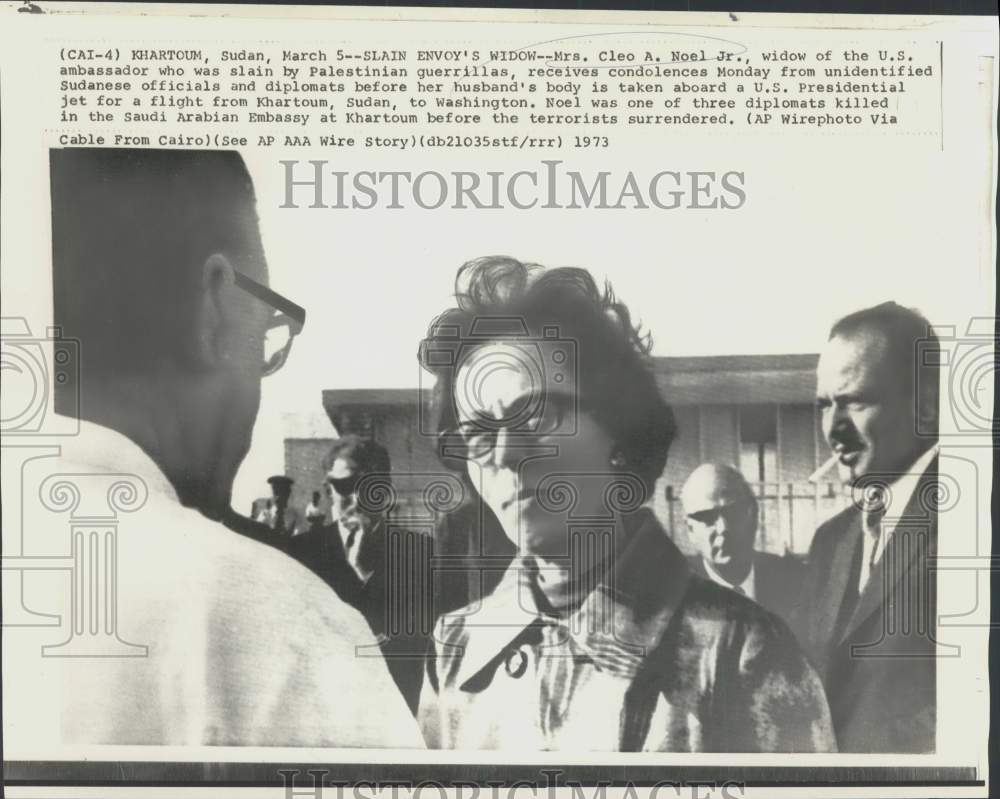 1973 Press Photo Slain envoy&#39;s widow Mrs. Cleo Noel receives condolences