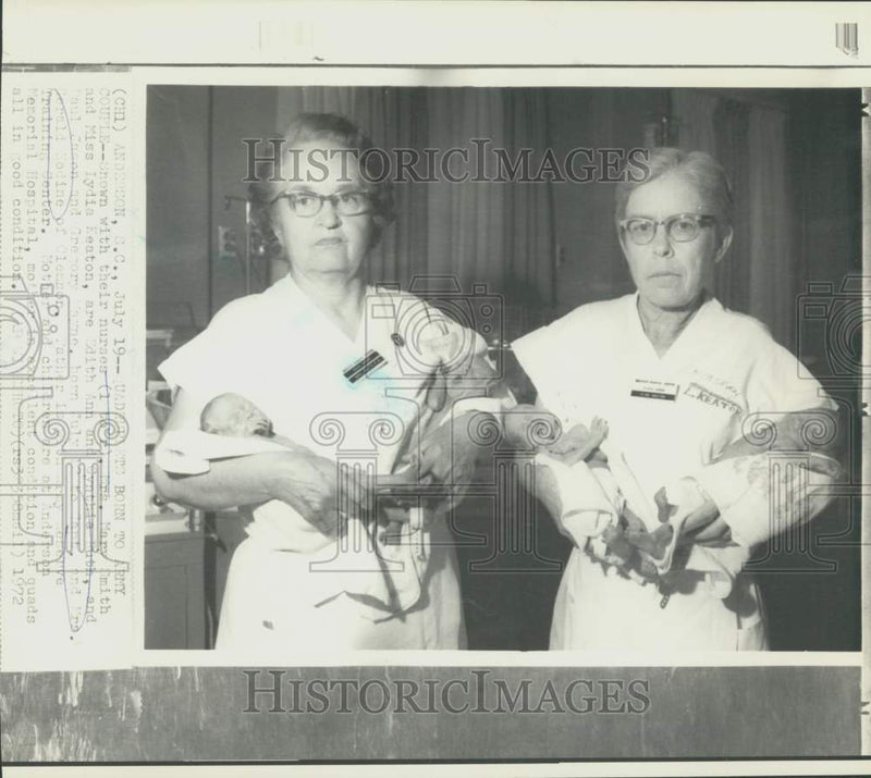 Load image into Gallery viewer, 1972 Press Photo Nurses hold Modine quadruplets born in South Carolina
