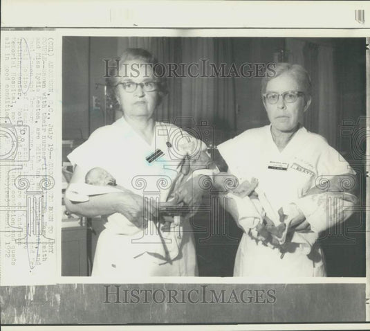 1972 Press Photo Nurses hold Modine quadruplets born in South Carolina