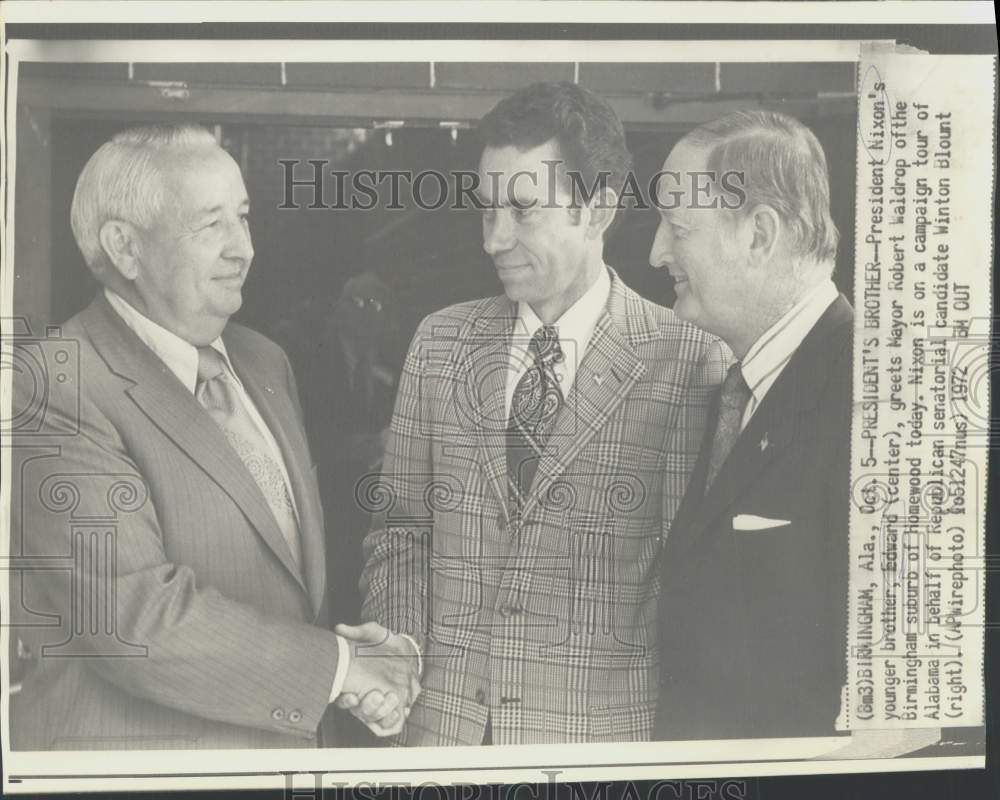 1972 Press Photo Edward Nixon and Winton Blount greets AL Mayor Robert Waldrop