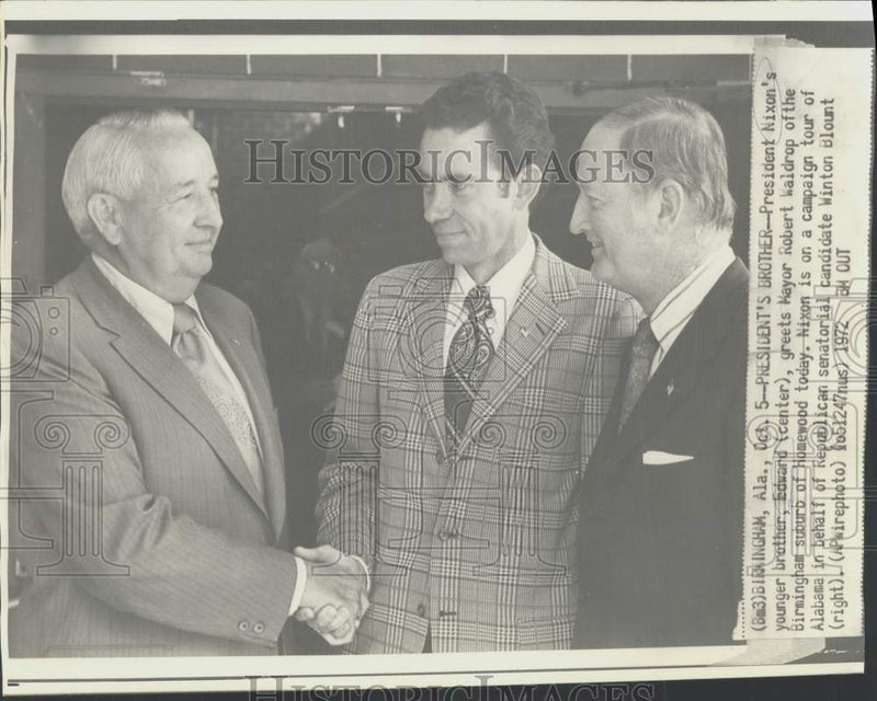 Load image into Gallery viewer, 1972 Press Photo Edward Nixon and Winton Blount greets AL Mayor Robert Waldrop
