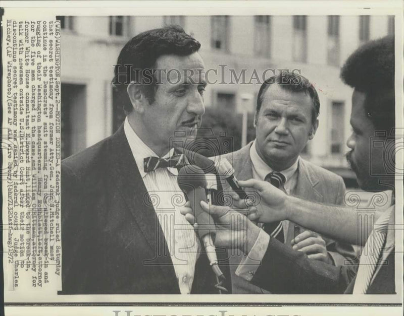 Load image into Gallery viewer, 1972 Press Photo Watergate Attorneys Rosenblatt, Rittman with Press, Washington
